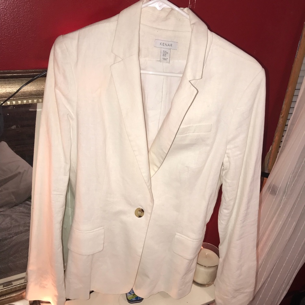 Kenar: White Blazer